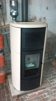 Preview: MCZ CLUB/SUITE 2.0 Comfort Air 12,0 kW - GEBRAUCHT, komplett mit automatischer Sauganlage