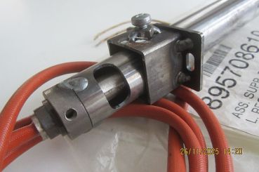 Preview: Halterung kpl. mit Zündkerze 895708610