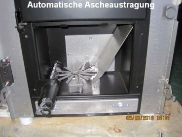 RED Compact 18 Easy Clean mit 2 automatischen Pellets-Befüllungs-Sauganlagen