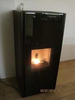 Preview: Eigener Pelletofen MCZ KLIN Comfort Air 8 kW, im offenen Wohnbereich