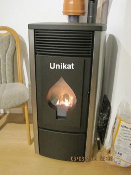 Preview: Eigener Pelletofen MCZ EGO Hydromatic 12 - 11,9 kW, im Büro