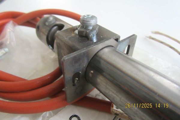 Halterung kpl. mit Zündkerze 895708610